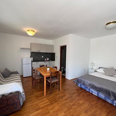 Apartments Antolkovic Ugljan Exterior foto